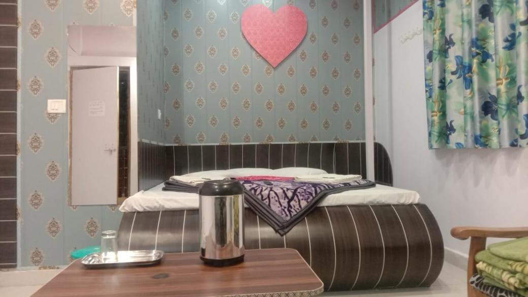 Hotel Rajvihar Пачмарай Номер фото